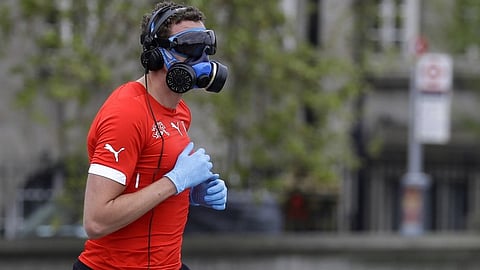 Británia začne od štvrtka na ľuďoch testovať vakcínu na koronavírus.
