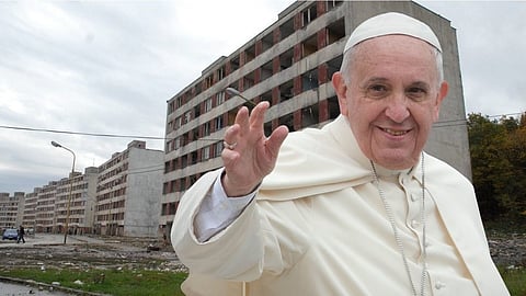 Pápež František údajne plánuje navštíviť a odslúžiť omšu na košickom Luníku IX.