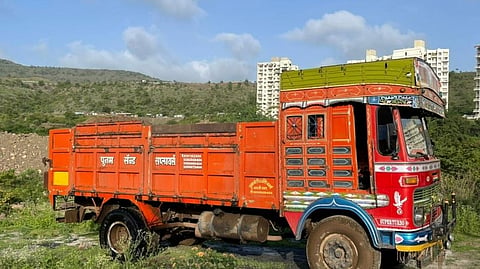 हवेली तहसिलदारांची धडक कारवाई; वाळू तस्करांवर भल्या पहाटे छापा