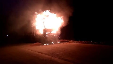 ट्रक आगीच्या भक्ष्यस्थानी&nbsp;