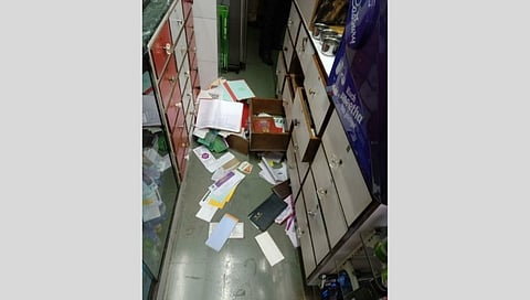 पोलीस चौकी समोरील मेडिकल दुकान चोरट्यांनी फोडले 