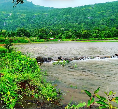 अकोले तालुक्यात अतिवृष्टी सुरू असल्याने भंडारदरा धरणात मोठी आवक सुरू आहे.