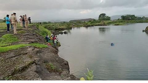 लोणावळ्यात फिरायला आलेल्या दोन तरुणांचा खाणीत बुडून मृत्यू 