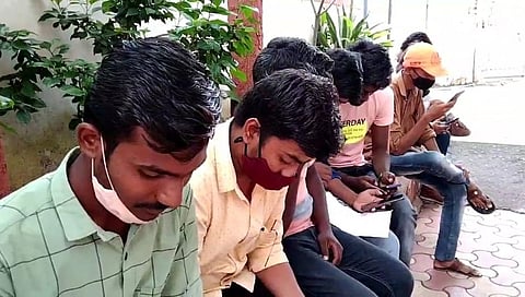 पदवीच्या अंतिम वर्षाच्या ऑनलाईन परीक्षेचे सर्व्हर अचानक बंद !