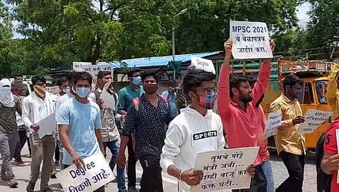 माझी डिग्री व मला विकणे आहे; स्पर्धा परीक्षेच्या विद्यार्थ्यांची संतप्त भावना  