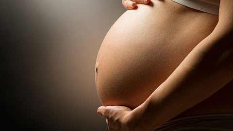 प्रथमच आई होताय; मग गर्भधारणेचे पहिले तीन महीने घ्या अशी काळजी  