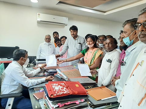 नांदेड जिल्हाधिकाऱ्यांना ओबीसीचे निवेदन