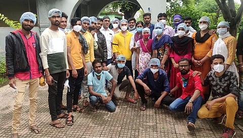 थकित वेतन व रोजगारासाठी कंत्राटी हॉस्पिटल अटेंडेंट कर्मचाऱ्यांचा मोर्चा