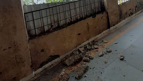 रायगड जिल्हा सामान्य रुग्णालयातील बांधकामाला तडे; दुर्घटनेची शक्यता