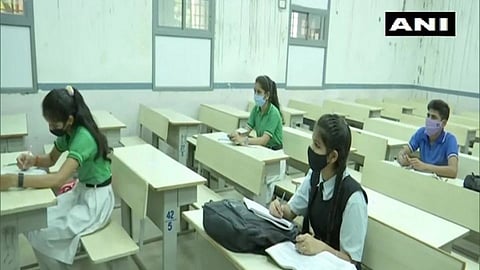 शिक्षण विभागाचा युटर्न; शाळा सुरु करण्याच्या निर्णयाला स्थगिती