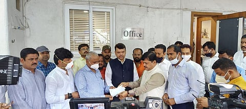 स्वप्निल लोणकरच्या कुटुंबीयांवरील कर्जाची फडणवीसांकडून कर्जमुक्तता