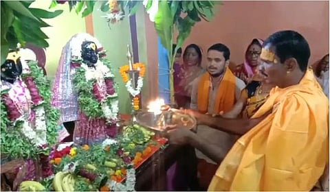धुळे तालुक्यातील आर्वी गावामध्ये आषाढी एकादशी निमित्त गावकऱ्यांनी केला विठूरायाचा गजर...