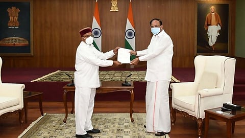 Breaking : मंत्रिमंडळ विस्तारापूर्वी विद्यमान मंत्र्यांचा राजीनामा 
