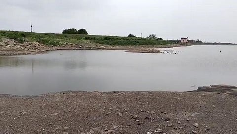 पावसाअभावी शेतकऱ्यांच्या उत्पन्नामध्ये घट होण्याची शक्यता