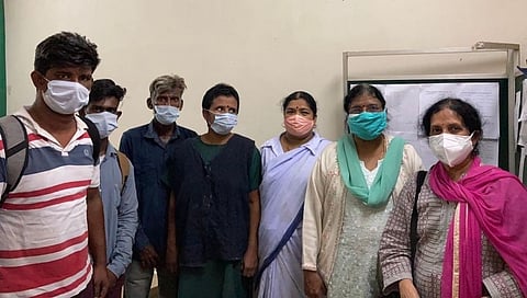 अनोख्या प्रेमाची अनोखी कहाणी! हरवलेल्या पत्नीची भेट तब्बल 'पाच' वर्षांनी 