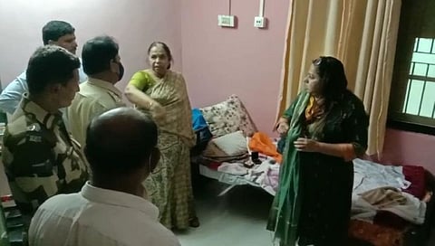 धुळे अधिष्ठातांच्‍या घरावर चोरट्यांचा डल्ला; काही मिनिटच बंद होते घर 