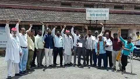 जिल्‍हा रुग्णांलयात रुग्णांना दाखल करेना; समाजवादी पार्टीचे निदर्शने