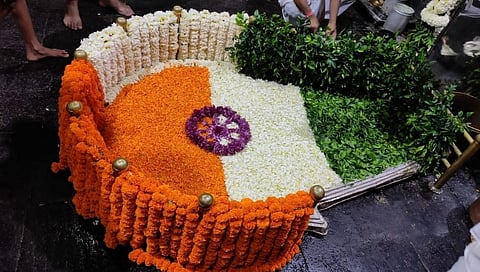भिमाशंकरला 75 व्या स्वातंत्र्य दिनानिमित्त शिवलिंगावर साकारला राष्ट्रध्यज