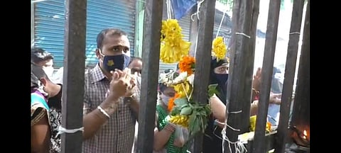 "मायबाप सरकार आता तरी मंदिराची दार उघडा"