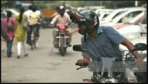 बापरे ! सार्वजनिक ठिकाणी थुंकणा-यांकडून 39.13 लाख दंड वसुली