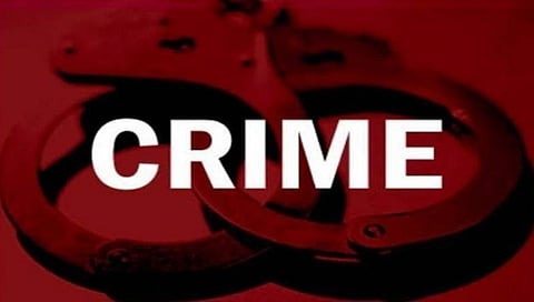 निर्दयीपणा की आणखी काही..घराच्या छतावर कमरेपासून पाय तुटलेले मृत अर्भक