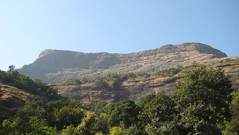 IGATPURI : कुलंग किल्ल्यावर 13 जण अडकले, बचाव कार्यासाठी टीम रवाना