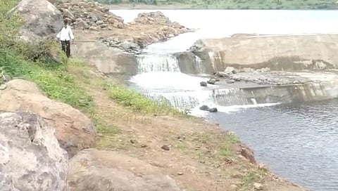 बीडच्या आरणवाडी साठवण तलावाचा सांडवा पुन्हा बांधन्यात येणार