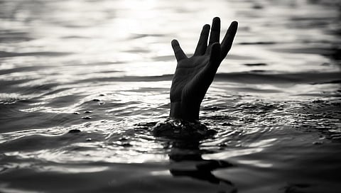 शेतात निघालेल्या तरुणावर काळाचा घाला