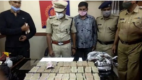 अकोल्यात RPF ने पकडली ४३ लाखांची रोकड 