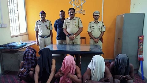दरोडा घालण्याच्या तयारीत असतानाच पोलिसांनी दरोडेखोरांना पकडले
