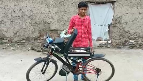 यवतमाळच्या रँचोची कमाल, बनवली इलेक्ट्रॉनिक बाईक तीही भंगारातल्या सायकलपासून