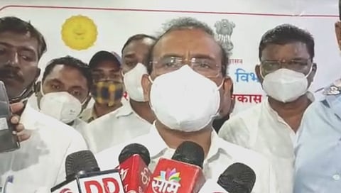 #परीक्षांचाधंदाथांबवा: 8-10 दिवसात आरोग्य विभागाच्या परीक्षा पुन्हा घेणार