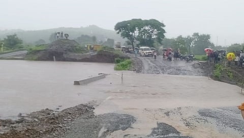 राज्यभरात अनेक ठिकाणी पावसाची हजेरी; परळी- अंबाजोगाई महामार्ग बंद... 