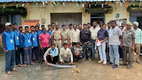 सागवानची तस्करी करणाऱ्या टोळीतील ३ सदस्यांना अटक तर २ फरार