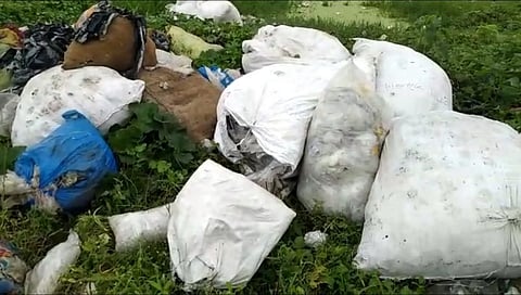 शेकडो क्विंटल प्लास्टिकमुळे नागरिकांचे आरोग्य धोक्यात... 