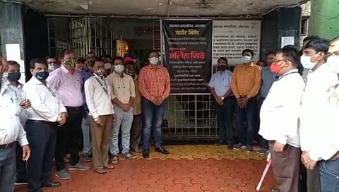 अंबरनाथमध्ये सहाय्यक आयुक्त पिंपळे यांच्यावरील हल्ल्याचा निषेध 
