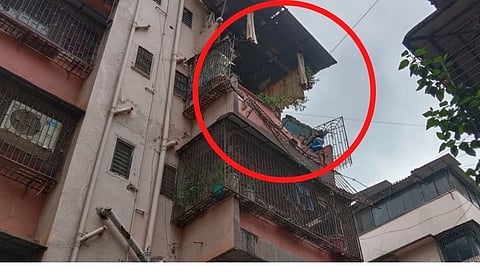 डोंबिवली पश्चिमेला ओपन टेरेसचा भाग कोसळला...