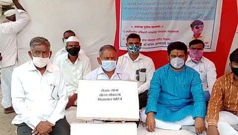 जमिनीच्या मोबदल्यासाठी बेळगावच्या डॉक्टरचे सांगोल्यात उपोषण...