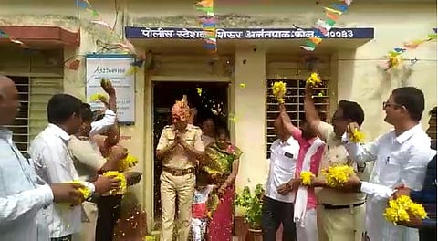 पोलिस अधिकाऱ्याची बदली; अवघा तालुका झाला भावूक