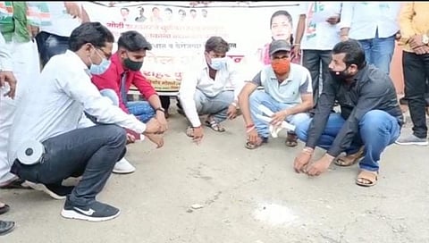 पंतप्रधान नरेंद्र मोदींच्या वाढदिवसानिमित्त काँग्रेसच 'गोट्या खेळो' आंदोलन