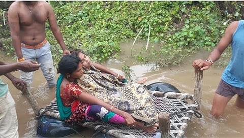 पुराने गावाचा संपर्क तुटला; अन्‌ इकडे आरूषीचा आयुष्‍याशी कायमचा!