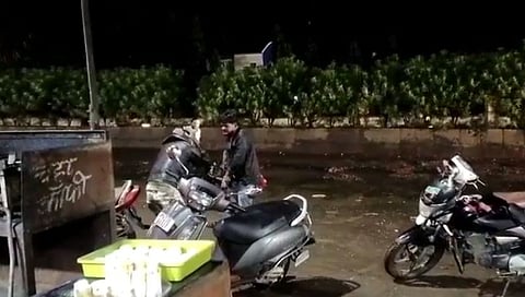 Beed : पोलीस अधिक्षक कार्यालयासमोर दोघांना तलवारीने मारहाण!