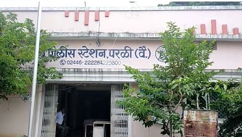 Beed: रेल्वेमध्ये विद्यार्थिनीची छेड काढत विनयभंग