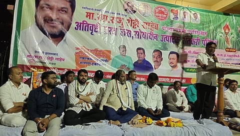 Beed : राज्य आणि केंद्र सरकार शेतकऱ्यांसोबत वैऱ्यासारखे वागत आहे : राजू शेट्टी
