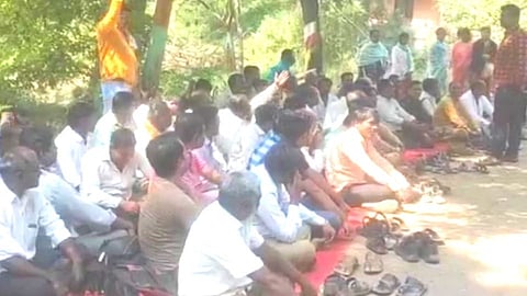 लातुरात एसटीला लागला ब्रेक, जिल्ह्यातील 5 आगरासमोर उपोषण सुरू!