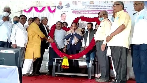 उद्धव ठाकरेंना दीर्घायुष्य लाभो; नारायण राणेंच्या शुभेच्छा!