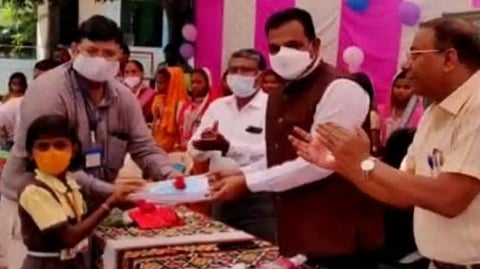 नंदुरबार जिल्ह्यातील ग्रामीण भागात पाचवी ते सातवीची शाळा सुरू...