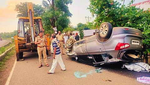 Accident: खड्डा चुकविण्याच्या नादात भीषण अपघात; बहीण- भावासह 4 ठार