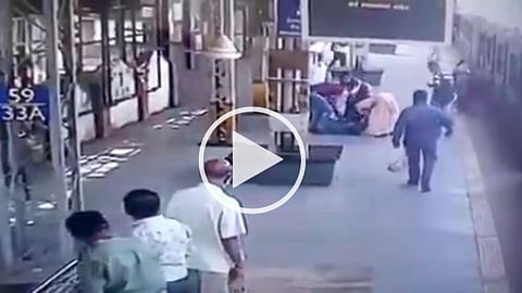 प्लॅटफॉर्मवरच तरुणाला हृदयविकाराचा झटका, रेल्वे पोलिसाने सीपीआर देत वाचवले प्राण (Video)