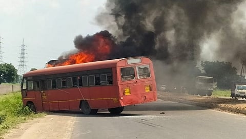 अकोल्यात भीषण अपघात, ट्रक- लालपरीची समोरासमोर धडक